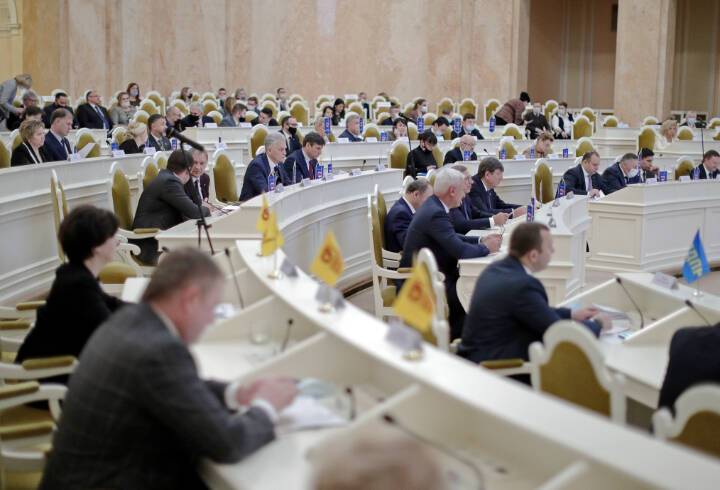 Петербургские парламентарии поддержали ввод QR-кодов в общественных местах