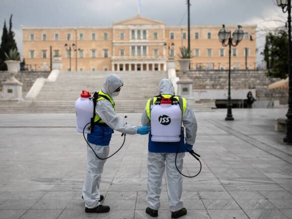 В Греции хотят сажать родителей, которые не пускают детей в школу из-за COVID-19