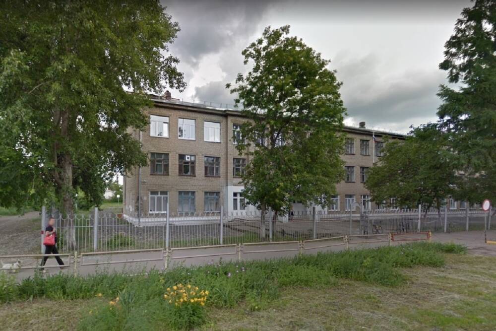 Семиклассница выпала из окна школы в Каменске-Уральском