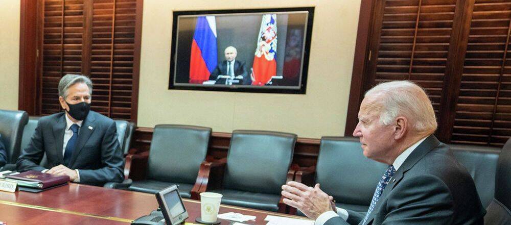Financial Times: Байден пошел на уступки Путину, согласившись обсудить присутствие НАТО на границах РФ