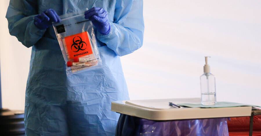 В США медики заявили, что большинство выявленных случаев инфицирования "Омикрон" протекают в легкой форме