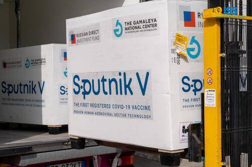 Глава РФПИ заявил, что нет больших предпосылок сомневаться в высокой эффективности «Спутника V» против новых штаммов коронавируса