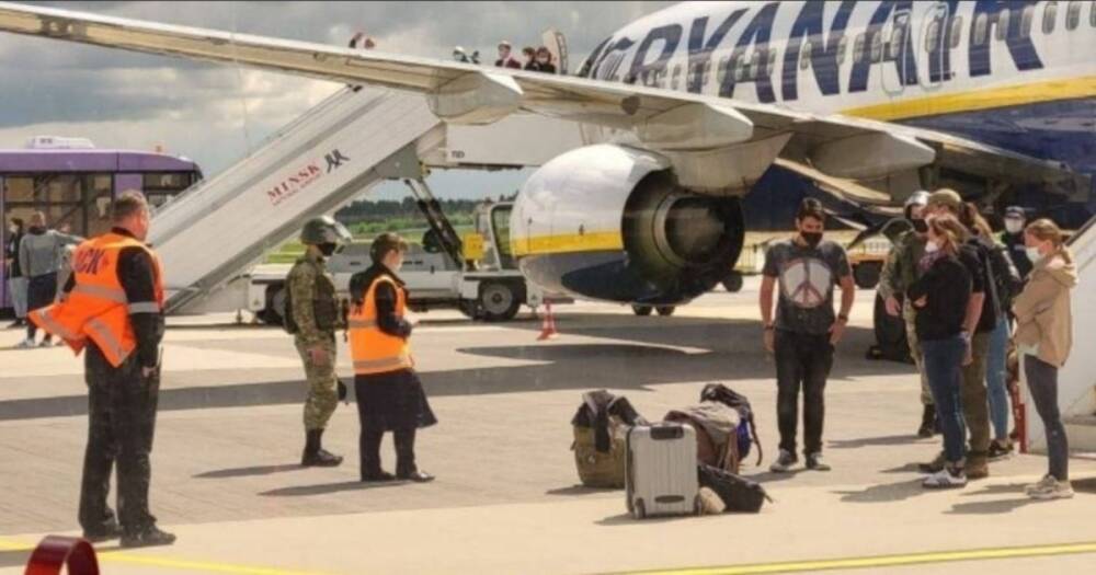 Сбежавший из Беларуси в Польшу диспетчер рассказал, как сажали самолет Ryanair с Протасевичем