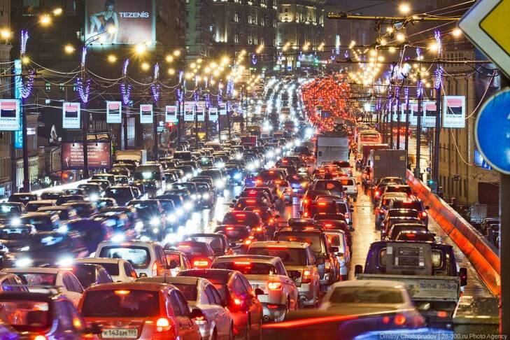 Сегодня пробки в Киеве парализовали движение по мостам: карта