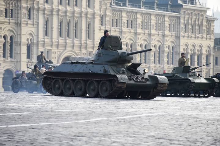 Выставка военной техники «Моторы войны» открылась в Москве