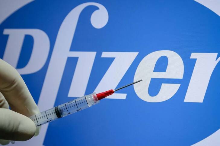 Третья доза Pfizer нейтрализует штамм коронавируса "Омикрон" - разработчики