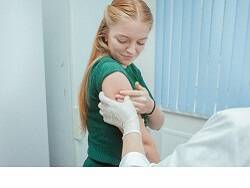 В Екатеринбурге готовятся к обязательной вакцинации детей от COVID-19 в школах