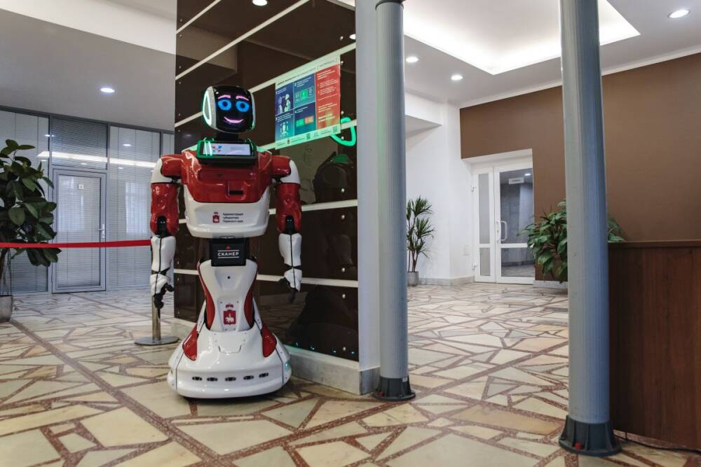 В России создали робота-консьержа, который проверяет QR-коды