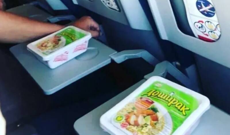 На самолете «Хургада – Уфа» пассажирам предложили отобедать «Дошираком»