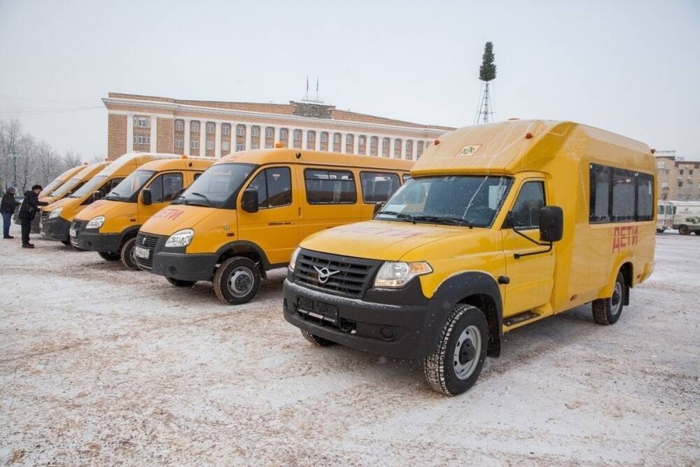 Полсотни новых школьных автобусов отправились в районы Новгородской области