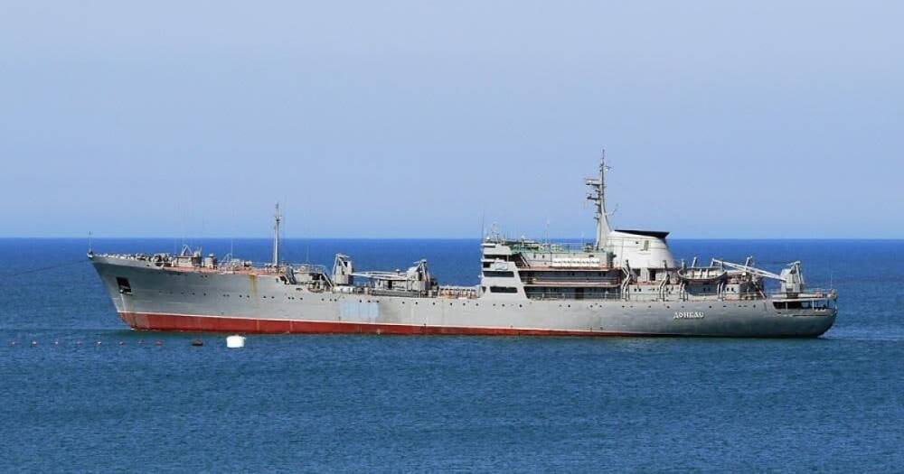 ФСБ России заявило, что корабль ВМС Украины идет "без разрешения" в Керченский пролив