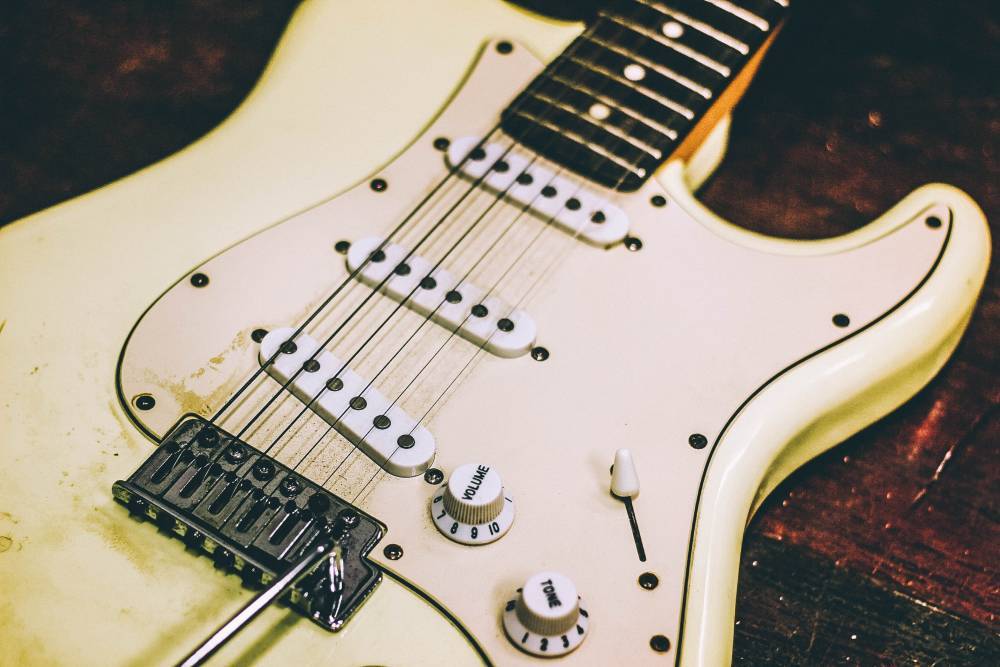 Разработали первую бюджетную металл-гитару отечественного производства: детали, фото