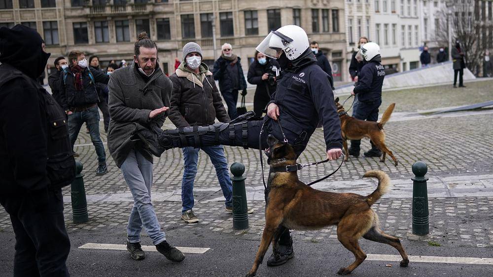 "Запреты как при фашистах": "антикарантинные" демонстрации в Европе