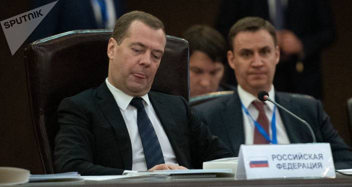 "Сейчас это невозможно" – Дмитрий Медведев об определении статуса Карабаха