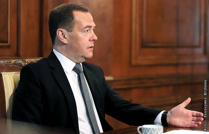 Дмитрий Медведев: считаю Навального политическим проходимцем, который стремится залезть во власть