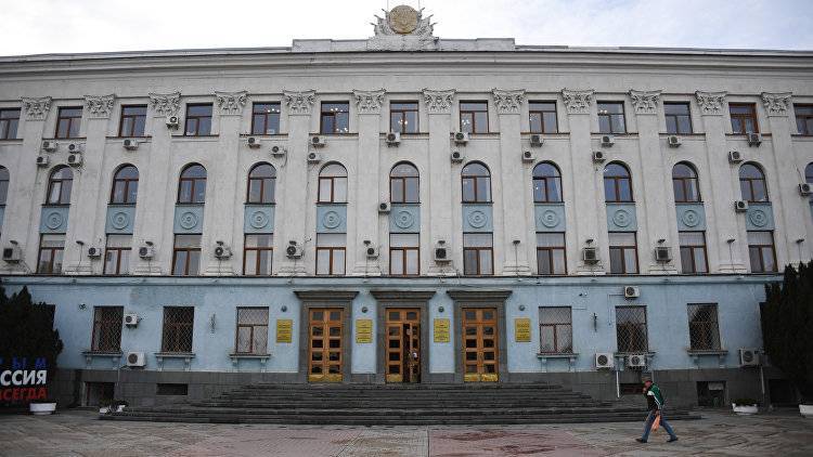 Фасад Совмина Крыма отремонтируют за 33 млн рублей