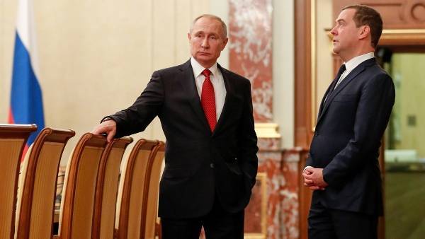 Медведев назвал работу Путина по деэскалации в Карабахе филигранной