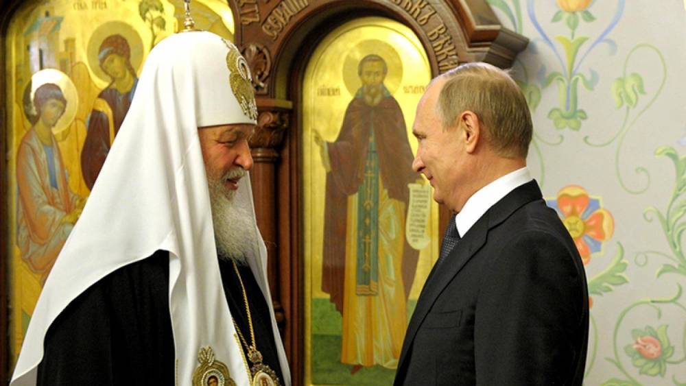 Путин подарил патриарху Кириллу цветы в честь годовщины интронизации