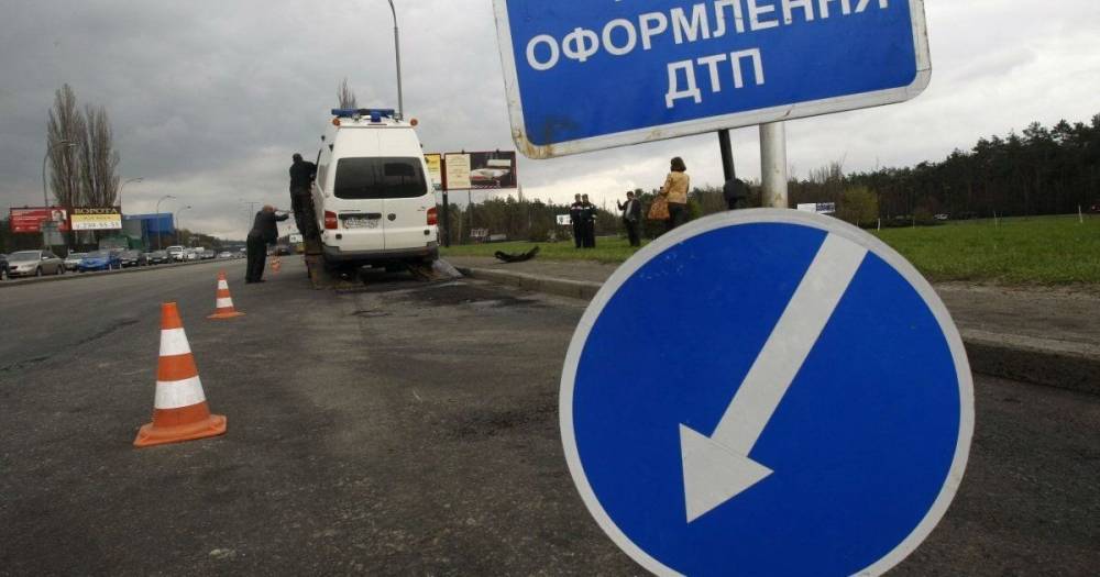 В аварии микроавтобуса и легковушки в Сумской области пострадали четыре человека