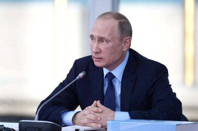Путин поручил проанализировать развитие онлайн-образования