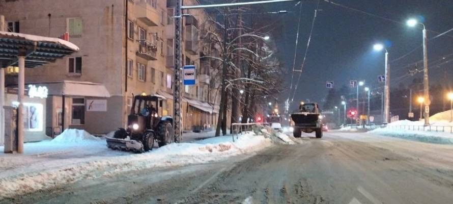 Стало известно, где в Петрозаводске ночью будут убирать снег