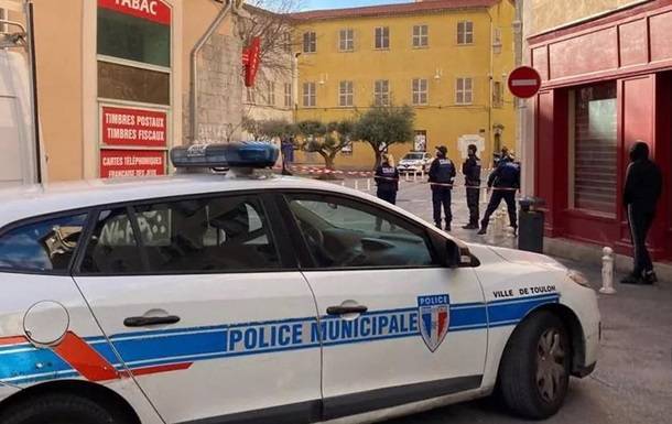 Во Франции из окна выбросили коробку с человеческой головой - СМИ