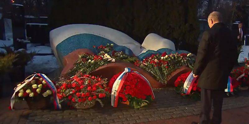 Путин возложил цветы на могилу Бориса Ельцина – видео возмутило сеть - ТЕЛЕГРАФ