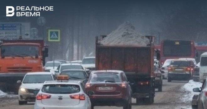 Мэр Набережных Челнов предложил убирать эвакуаторами машины, которые мешают уборке снега