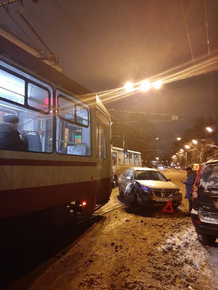 На улице Комсомола произошла очередная авария с трамваем