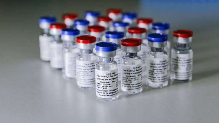 Вирусолог объяснил разницу между вакцинами «Спутник V» и Pfizer