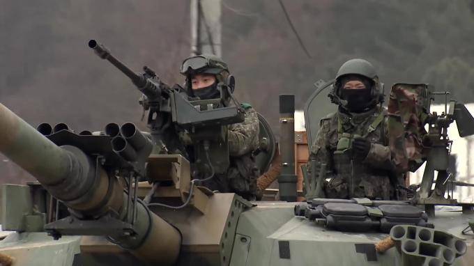 Сухопутные войска Южной Кореи провели имитационные бои между танками Т-80У и K1
