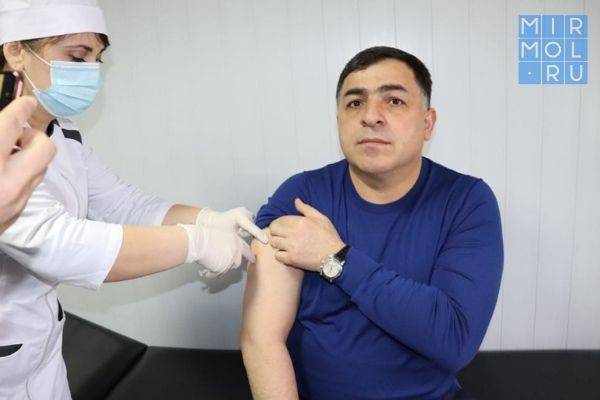 Сразу двое глав районов Дагестана на личном примере показали важность прохождения вакцинации