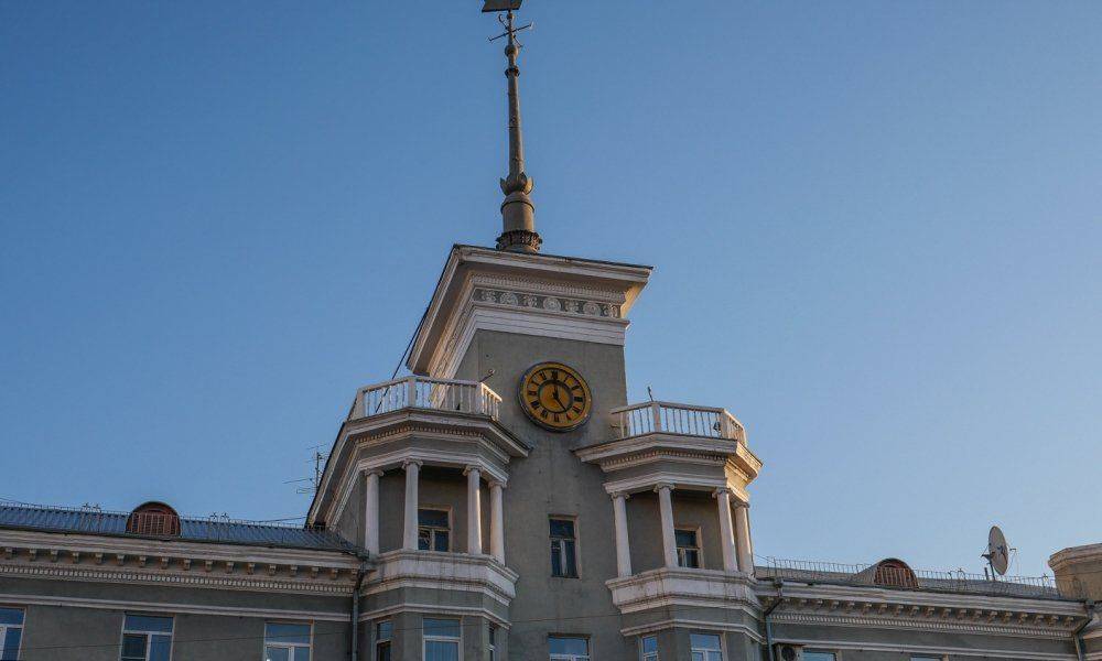 Власти Барнаула потратят полмиллиона рублей на ремонт городских часов