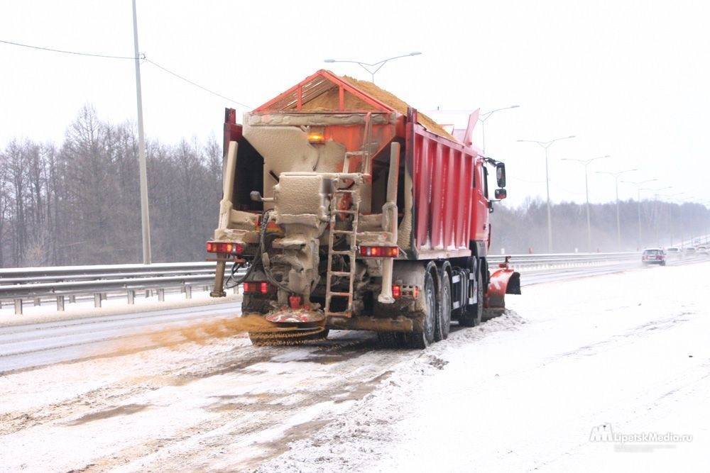Региональные дороги чистили от снега 130 единиц техники