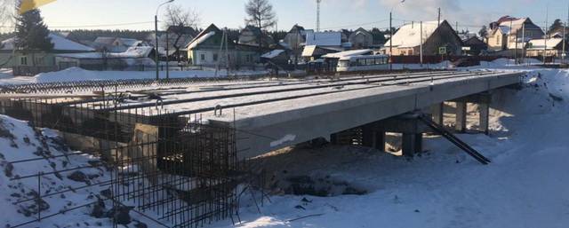 В Барнауле продолжается реконструкция моста через реку Власиха