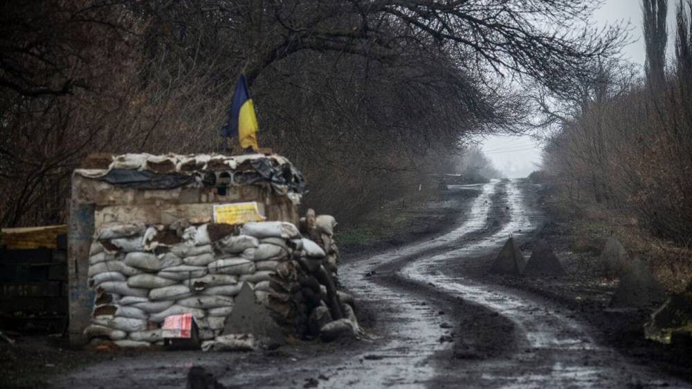 Бойцы ВСУ обстреляли такси с сослуживцем у линии фронта в Донбассе