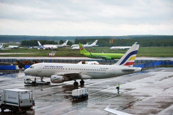 Молдавский пассажирский самолет задержали в Дублине за долги