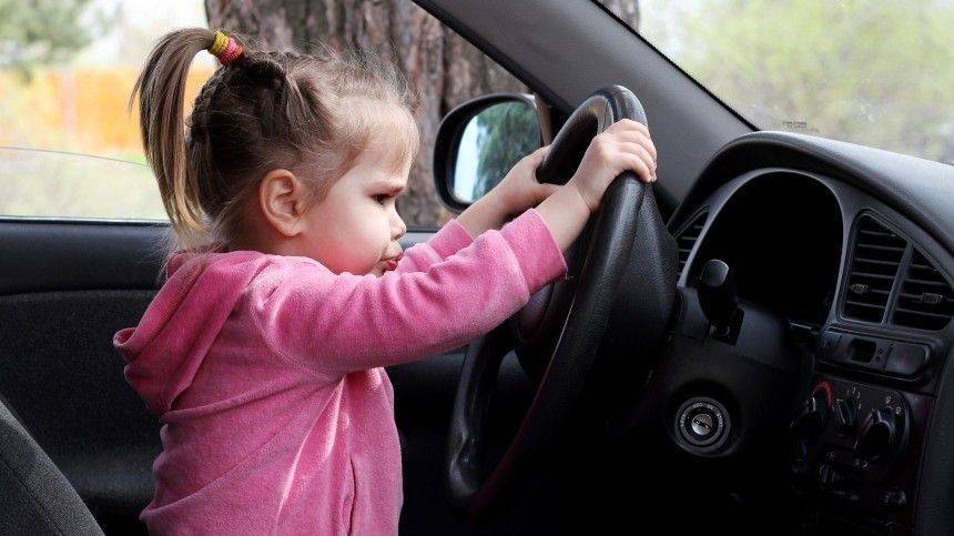 Злостный нарушитель ПДД в Петербурге посадил за руль маленькую дочь