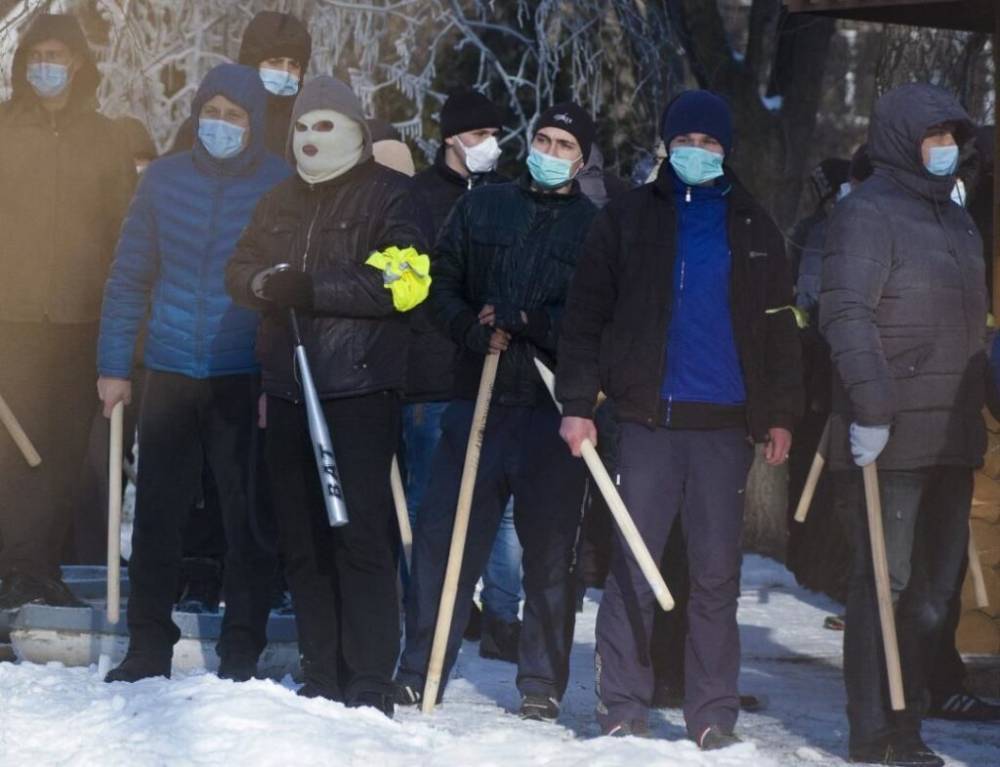 «Нацкорпус» экстренно заблокировал силовые отряды «ОПЗЖ»: Медведчук свез в центр Киева десятки титушек