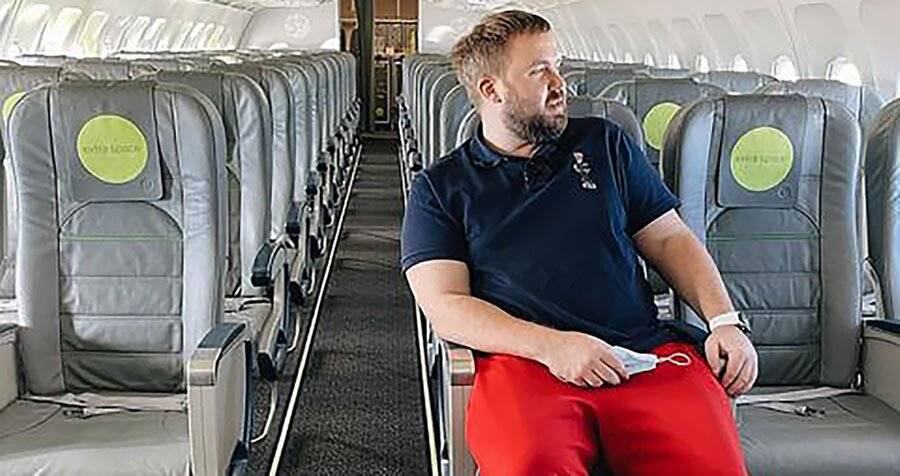 Блогер Петухов объяснил, зачем выкупил все места в салоне самолета на рейс Москва – Сочи