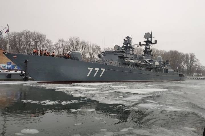 В Балтийске боевые корабли чуть не попали в ледовый плен