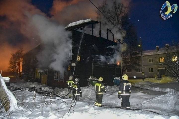 Три человека были эвакуированы во время пожара в доме на проезде Владимира Капустина