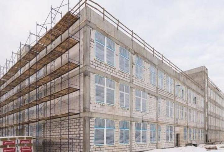 В Янино строительство новой школы завершено на 70%