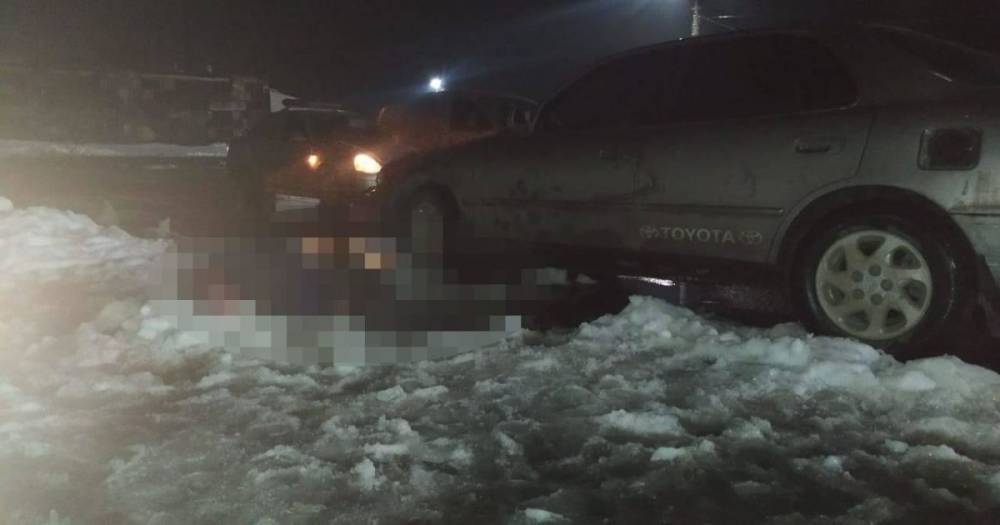 Лежал прямо на земле в снегу: в Одесской области водитель переехал мужчину (фото)