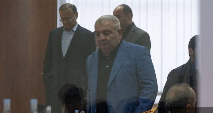 Суд в Ереване не стал менять меру пресечения в отношении экс-главы Генштаба ВС Армении