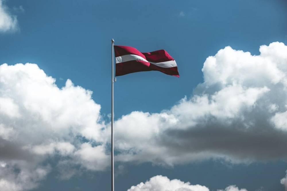 Латвия полностью закрывает границы из-за коронавируса
