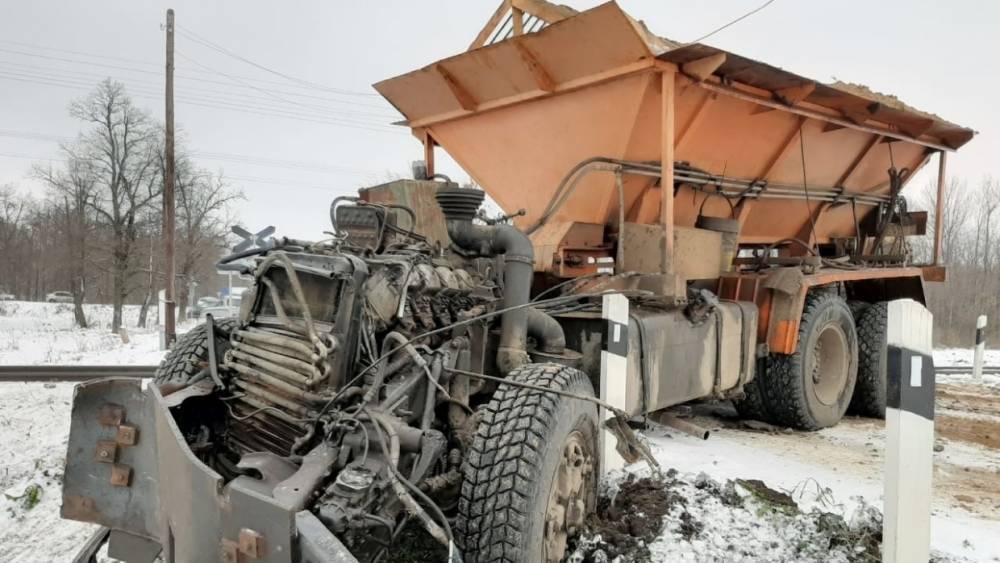 Снегоуборочный трактор сбил пожилого саратовца на пешеходном переходе