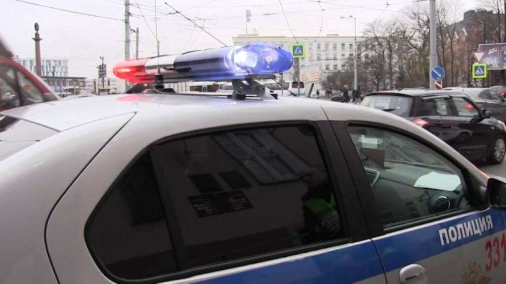Полицейские сняли с самолета пьяного пассажира рейса Владивосток — Москва