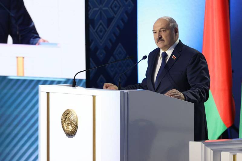 Лукашенко назвал условия ухода с поста президента