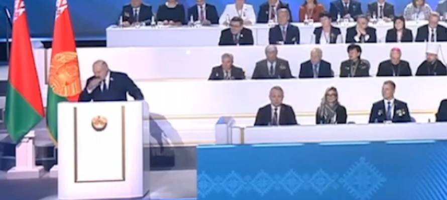 "Эта зараза опять ко мне пришла": Лукашенко не смог продолжить речь из-за приступа кашля (ВИДЕО)